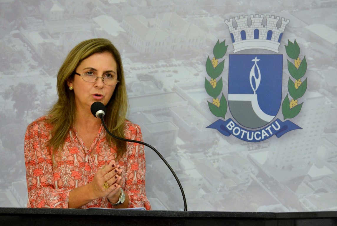 Vereadora intercede para que conexão de internet chegue a unidades escolares às margens de rodovias